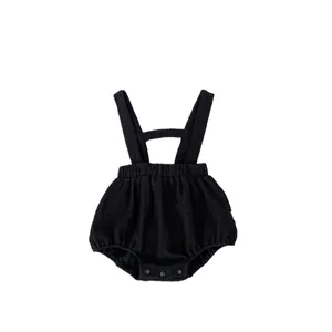 Barboteuse bébé fille en gaze de coton noir avec taille élastique et boutons-pression