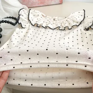 Ärmelloses Sommeroberteil für Mädchen mit Polka-Dots und Rüschenkragen aus Spitze