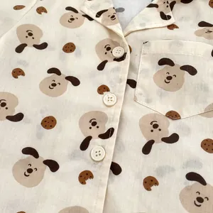 Camicia a maniche corte per bambini in cotone con stampa di cuccioli e bottoni