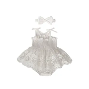 Barboteuse en dentelle blanche pour bébé fille avec bandeau nœud pour l'été