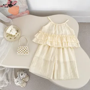 Ensemble d'été minimaliste pour filles avec haut à volants et pantalon large assorti