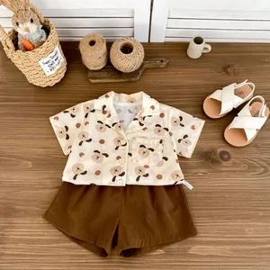 Completo 2 Pezzi in Cotone per Bambini Estivi Camicia a Maniche Corte con Stampa di Cani Carini e Pantaloncini Marroni