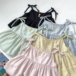 Mädchen Sommer-Set mit verstellbaren Trägern und Holzknöpfen in fünf verschiedenen Farben