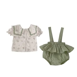 Conjunto de dos piezas para bebé niña: Camisa floral y pantalón con tirantes verde