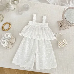 Ensemble d'Été pour Bébé Fille en Coton avec Broderie Haut Camisole et Pantalon Large Blanc Floral Élégant