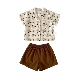Set estivo per neonato con camicia a maniche corte motivo cane e pantaloncini marroni