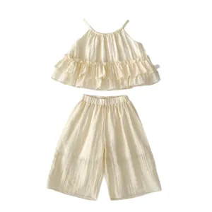 Ensemble d'été 2 pièces fille avec haut à volants et short ample en couleur crème