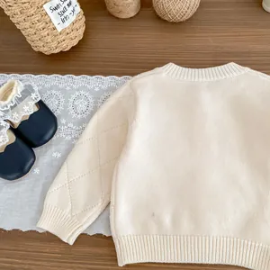 Baby Strickpullover Set mit Schleifen-Details und strukturierten Ärmeln in Cremeweiß