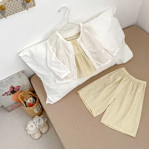 Detailliertes 3-teiliges Sommer-Set für Kleinkinder mit Strickjacke, Top und Shorts
