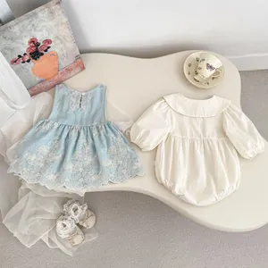 Flachbild von Baby Prinzessin Kleid Set mit Spitzenstickerei und Lauflernschuhen