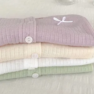 Détail de gilets de protection solaire en maille côtelée pour filles avec nœuds