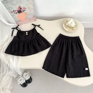 Flachbild von schwarzem Baumwoll-Leinen-Sommerset für Mädchen mit Top und Shorts
