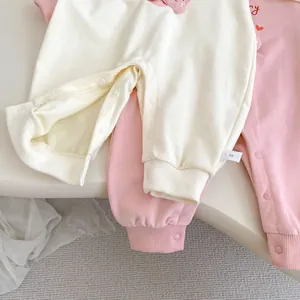 Détails des barboteuses bébé avec boutons-pression et coton doux en taille 66