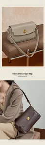 Détails d'un sac bandoulière rétro en cuir avec fermoir rotatif doré et texture