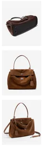 Viste dettagliate di una borsa tote in pelle scamosciata marrone con finiture in pelle e fibbie