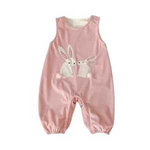 Barboteuse rose pour bébé avec broderie lapin et doublure polaire chaude pour l'hiver