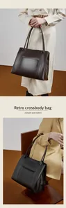 Detailopname van vintage leren draagtas met gladde textuur en grote capaciteit