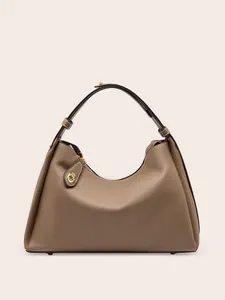 Sac à épaule élégant en cuir grainé taupe pour femme avec ferrures dorées