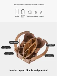 Layout interno della borsa a secchiello in pelle marrone con scomparti e oggetti vari