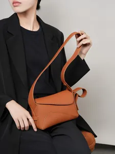 Sac à épaule classique en cuir véritable camel avec texture grainée et grande capacité