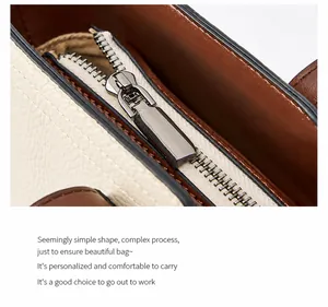 Gros plan sur la texture du cuir et la fermeture éclair en métal du sac cabas beige