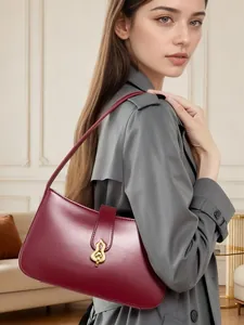 Sac sous le bras en Cuir de Vachette pour Femmes Minimaliste Rétro Sac à Épaule Avec Boucle Métallique de Gourde Élégant Sac à Main de Mariage