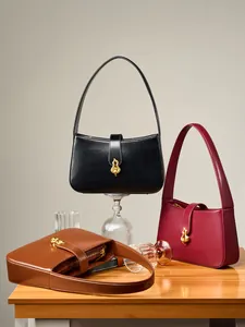 Sacs à bandoulière minimalistes en cuir noir, bordeaux et marron avec boucles dorées