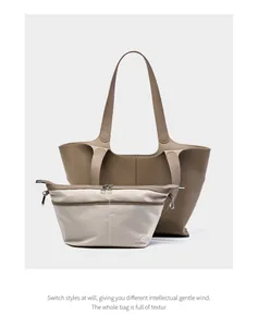 Dettaglio della borsa tote in pelle con bustina interna rimovibile in tela con zip
