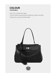 Dettaglio della borsa tote piccola in pelle nera con chiusura girevole in metallo