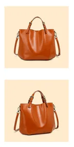 Dettaglio di una borsa tote in pelle marrone con fibbie in bronzo e tracolla regolabile