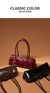 Dettaglio di tre borse baguette in vera pelle nei colori bordeaux, marrone e nero