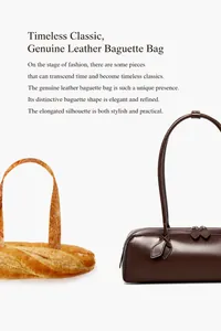 Dettaglio di una borsa baguette in pelle marrone cioccolato dalla forma allungata