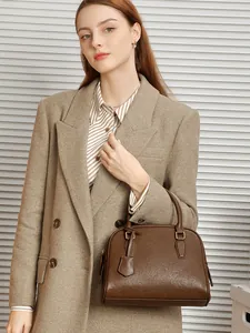 Borsa Boston classica in pelle marrone con doppi manici e dettagli in oro lucido