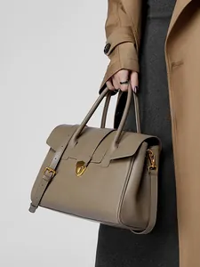 Borsa a mano retrò capiente in pelle con doppi manici e chiusura in metallo dorato