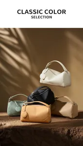 Selezione classica di borse Boston in pelle martellata in cinque colori con texture chic