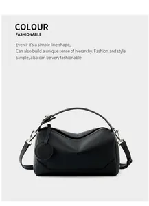 Dettaglio borsa Boston in pelle bovina nera a grana litchi con finiture in metallo argento