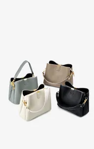 Selezione colori delle borse in pelle martellata in nero, verde, beige e color kaki