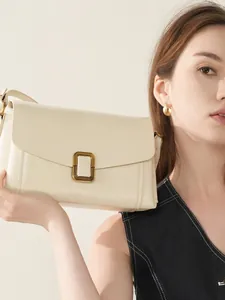 Chic beige vegetable-tanned leather shoulder bag with vintage gold clasp for women