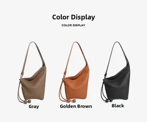 Tre borse a mezzaluna in pelle martellata minimalista nei colori grigio, marrone e nero