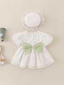 Vestido de verano floral para bebé niña con lazo verde y sombrero de sol con volantes