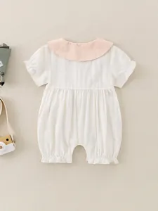 Süßer Baby Mädchen Sommer Strampler mit rosa Puppenkragen und cremefarbener Baumwolle