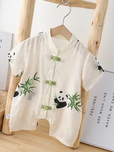 Baby Sommer Strampler aus Baumwolle mit Panda-Druck und chinesischen Knotenknöpfen