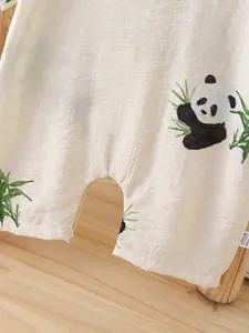 Baby-Strampler aus Baumwolle mit Panda- und Bambusmotiven aus atmungsaktiver Gaze