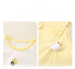 Détails de l'ensemble d'été pour bébé avec boutons-pression et canard en peluche 3D