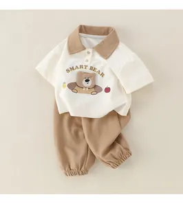 Ensemble deux pièces en coton pour bébé avec polo Smart Bear et pantalon marron