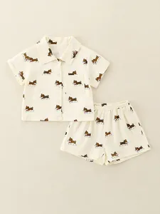 Ensemble pyjama d'été bébé en coton avec chemise imprimé chiot et short assorti