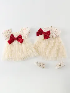 Barboteuses bébé fille à fleurs avec jupes en tulle, nœuds rouges et sandales