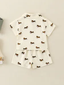 Ensemble pyjama mignon pour tout-petits avec imprimé chiots, chemise courte et short assorti