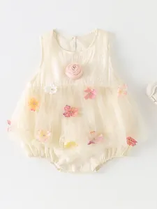 Mameluco sin mangas para bebé niña con flores aplicadas y falda de tul beige