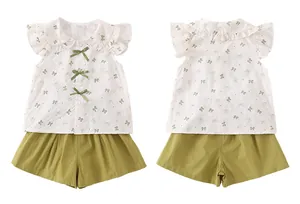 Detailansicht Mädchen Sommer-Set mit grünen Schleifen, Rüschenkragen Oberteil und Shorts
